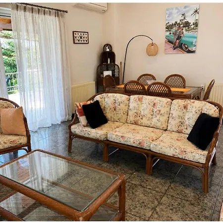 Apartment Theodora 30m From The Aigeira